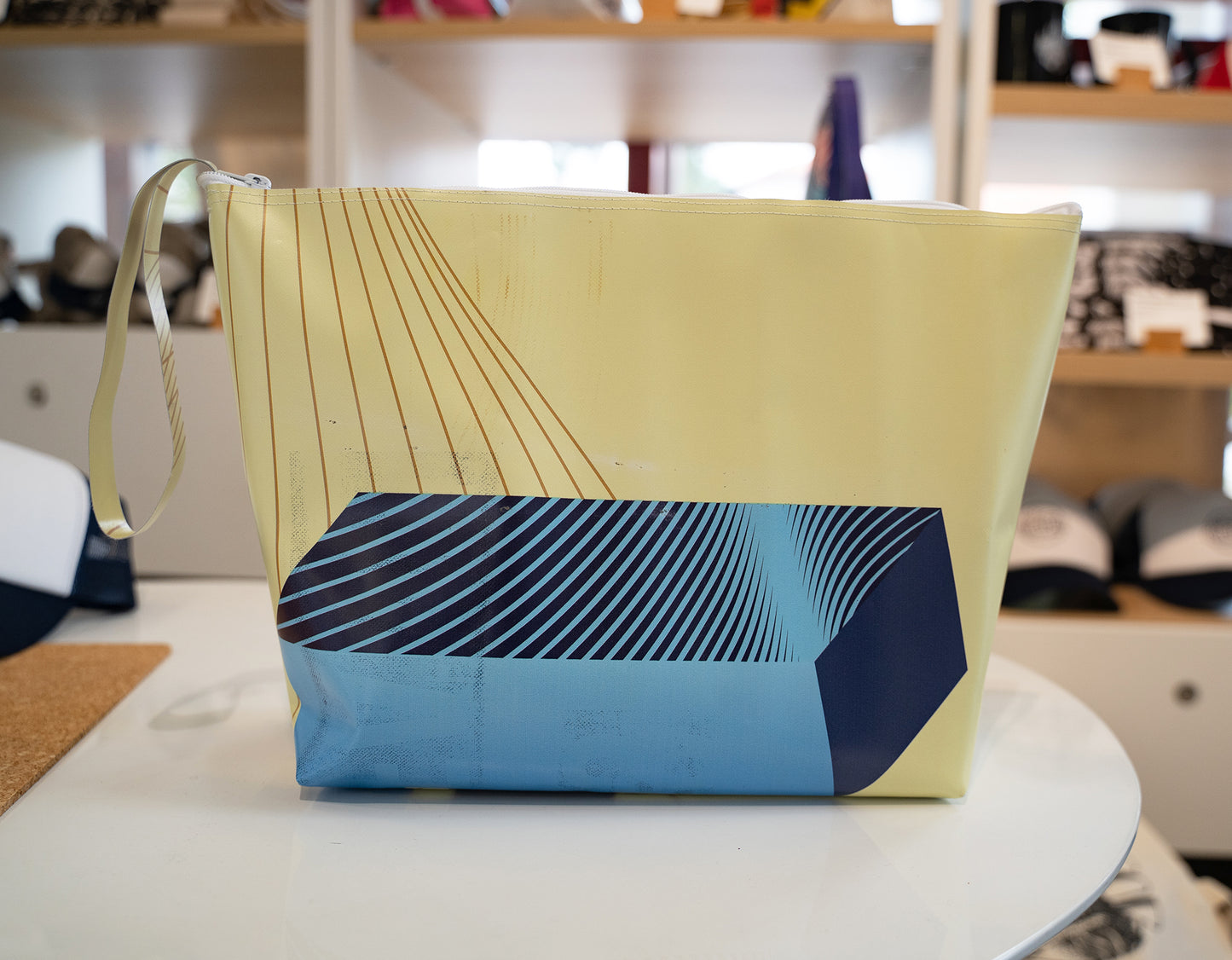Trousse en "kakémono" recyclé